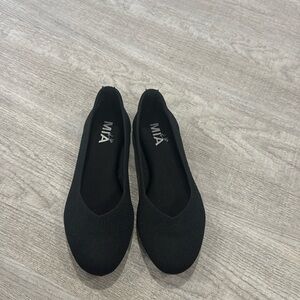 Mia Girls Kandi Flat, black, size 1, like new!